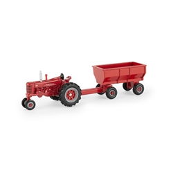 1:64 Farmall 400 with Flarebox Wagon