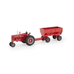 1:64 Farmall 400 with Flarebox Wagon